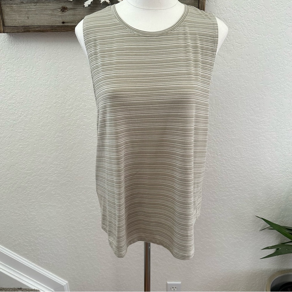 Athleta Women’s Beige‎ Stripe Cloudlight Muscle Tank Workout Athletic Size Large